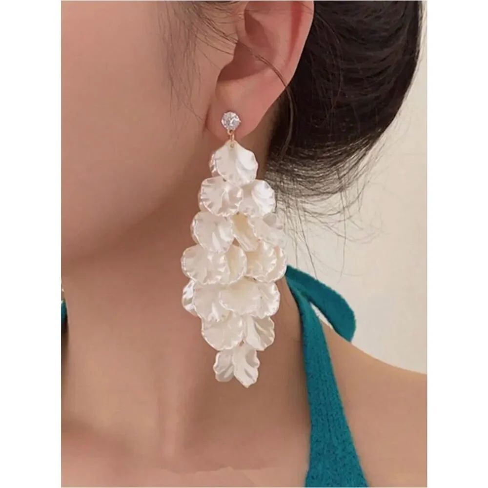 White Petal Drop Earrings A1903